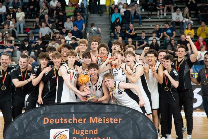 Der frisch gebackene Deutsche Meister in der U16 Jugend Basketball Bundesliga, das Team Bonn/Rhöndorf zu Gast bei uns…